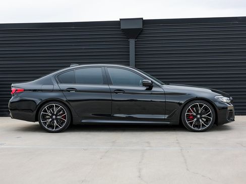 Used 2022 BMW M550i xDrive w/ Executive Package image 8