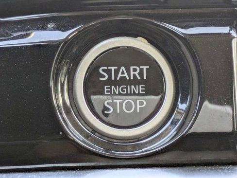 Used 2024 Nissan Pathfinder SV FWD image 29