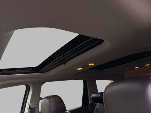 Used 2017 Chevrolet Traverse LT image 24