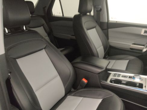 Used 2024 Ford Explorer XLT w/ Equipment Group 202A RWD image 21