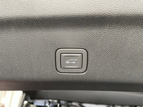 New 2026 GMC Yukon XL Denali w/ Denali Reserve Package image 9