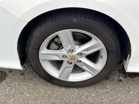 Used 2012 Toyota Camry SE FWD image 9