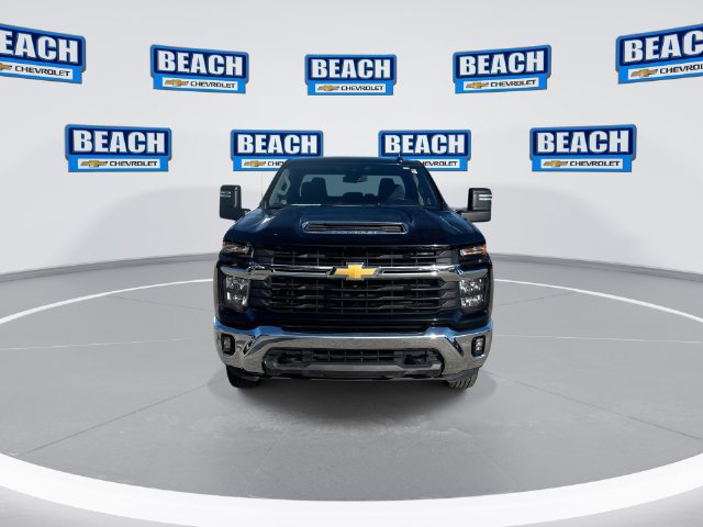 Used 2025 Chevrolet Silverado 2500 LT w/ Convenience Package AWD/4WD image 3
