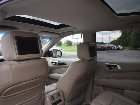 Used 2013 Nissan Pathfinder Platinum w/ Platinum Premium Pkg FWD image 11