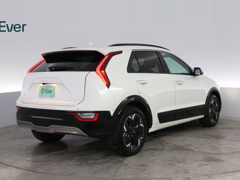 Used 2023 Kia Niro Wave w/ Wave Preserve Package image 12