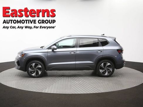 Used 2025 Volkswagen Taos SE AWD/4WD image 58