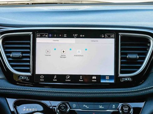 New 2026 Chrysler Pacifica Select image 15