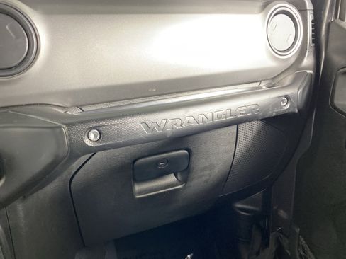 Used 2022 Jeep Wrangler Unlimited Sport image 34