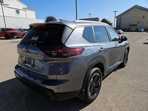 Used 2024 Nissan Rogue SV w/ SV Premium Package image 5
