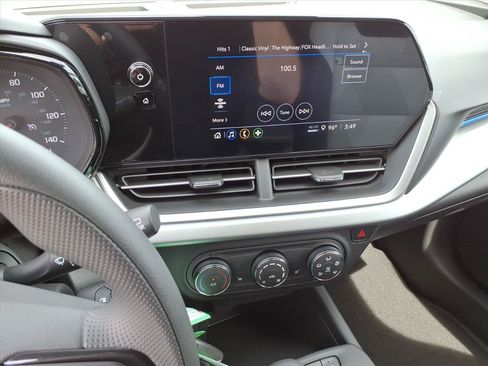 New 2026 Chevrolet Trax LS w/ LS Convenience Package FWD image 16