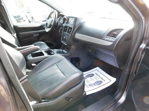 Used 2019 Dodge Grand Caravan GT image 18