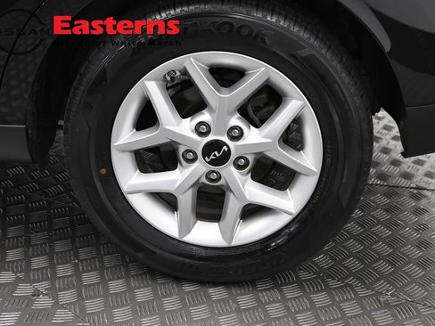 Used 2025 Kia Soul LX w/ LX Technology Package FWD image 32