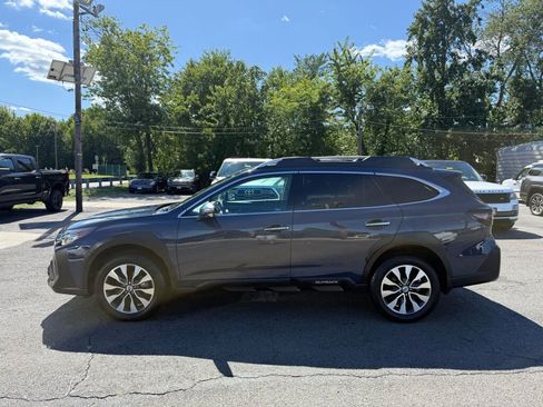 Used 2024 Subaru Outback Touring AWD/4WD image 4