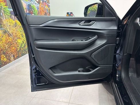 New 2025 Jeep Grand Cherokee Laredo image 22