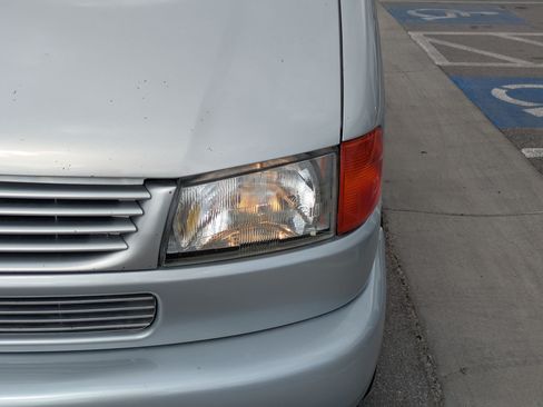 Used 2003 Volkswagen Eurovan MV FWD image 12
