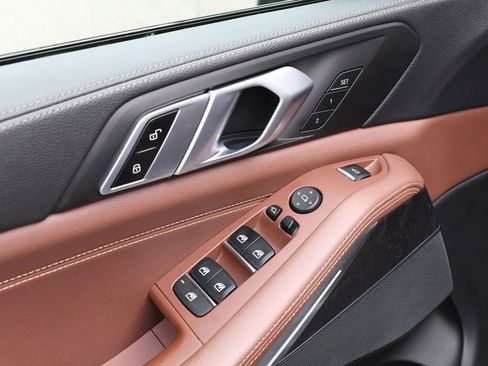 Used 2022 BMW X5 xDrive40i w/ M Sport Package image 17