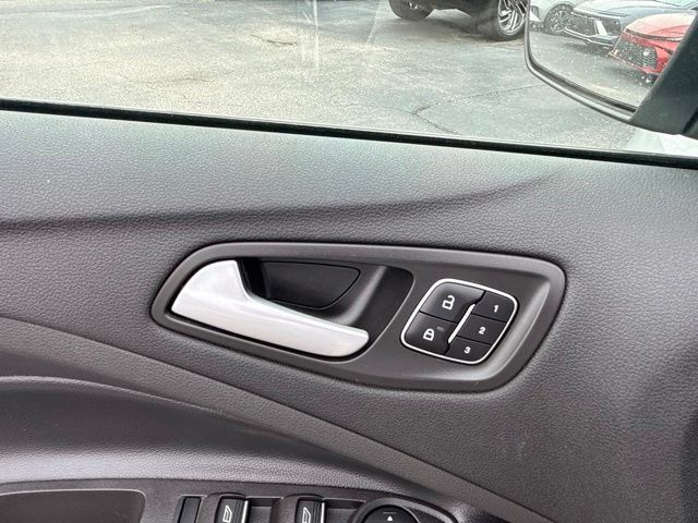 Used 2018 Ford Escape Titanium w/ Ford Safe & Smart Package AWD/4WD image 25