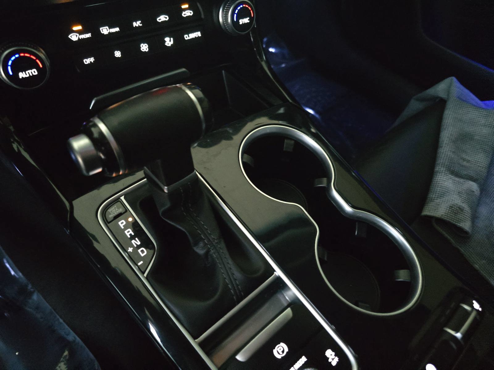 Used 2018 Kia Stinger Premium RWD image 25