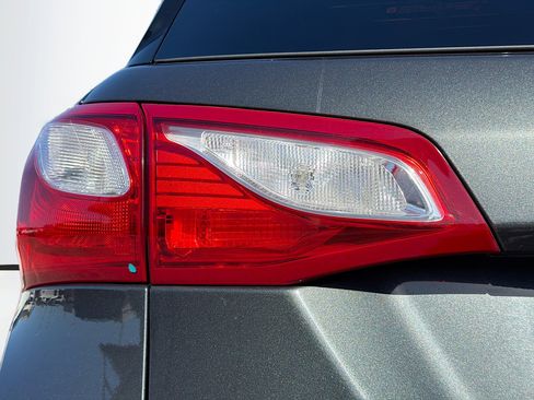 Used 2020 Chevrolet Equinox LS w/ LS Convenience Package image 10