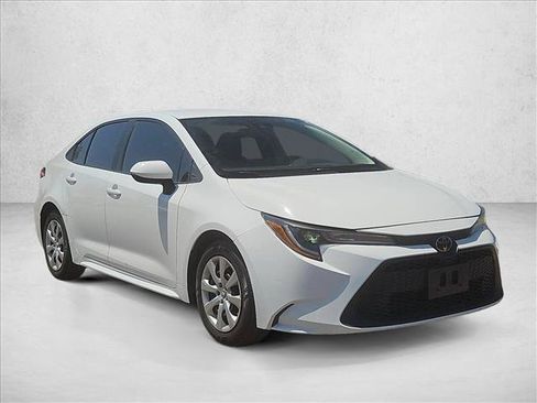 Used 2022 Toyota Corolla LE FWD image 3