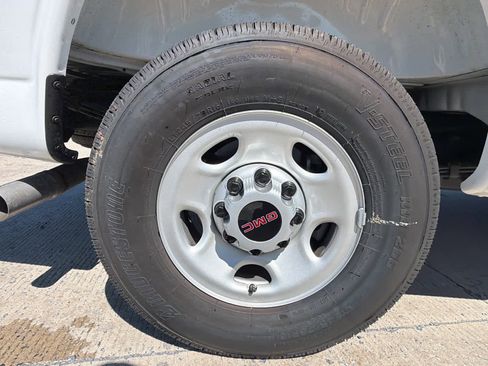 New 2025 GMC Savana 2500 w/ Driver Convenience Package image 17