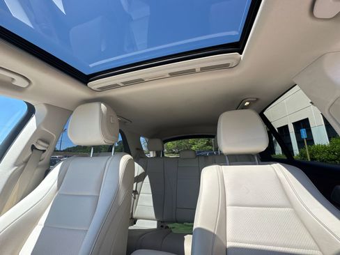 Used 2023 Mercedes-Benz GLE 350 4MATIC w/ Premium Package image 32