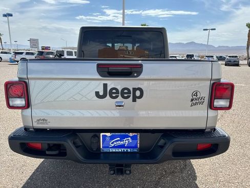 Used 2021 Jeep Gladiator Sport AWD/4WD image 4