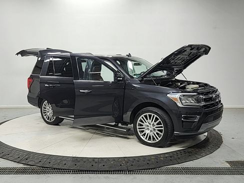 Used 2024 Ford Expedition Limited RWD image 9