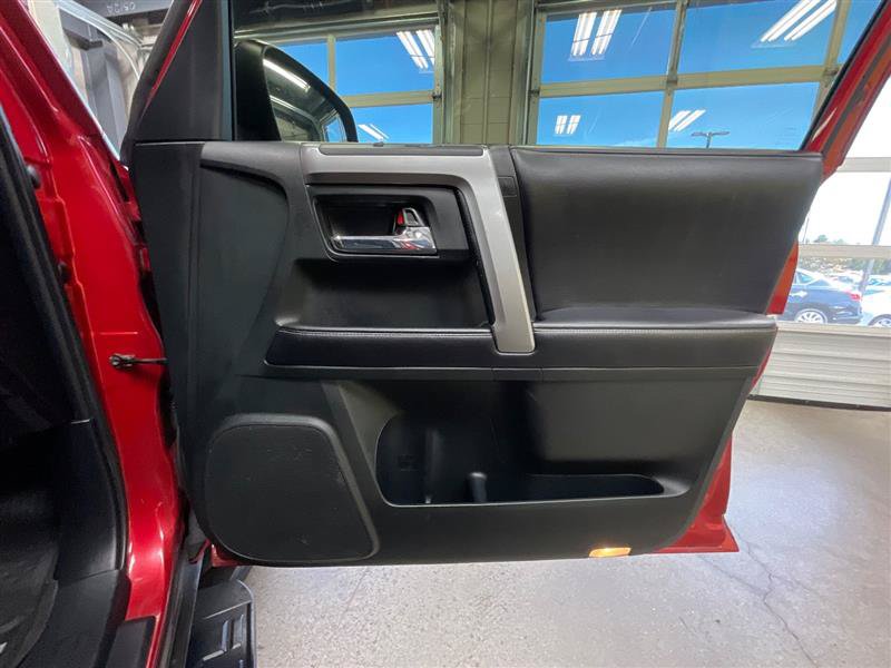 Used 2018 Toyota 4Runner SR5 Premium AWD/4WD image 32
