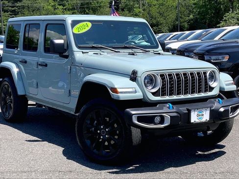 Used 2024 Jeep Wrangler Unlimited Sahara AWD/4WD image 2