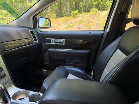 Used 2009 Lincoln MKX AWD image 13