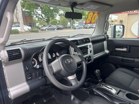 Used 2008 Toyota FJ Cruiser 2WD image 12