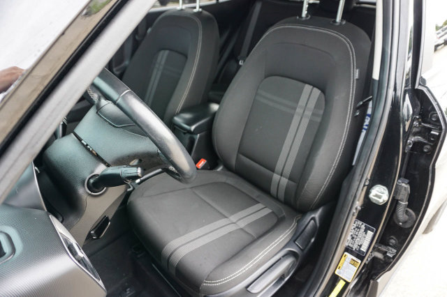 Used 2024 Hyundai Venue SEL FWD image 14