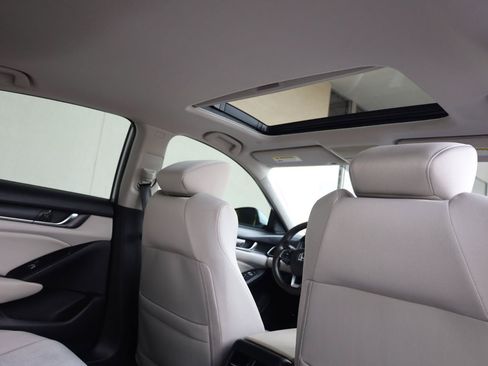 Used 2019 Honda Accord EX image 30