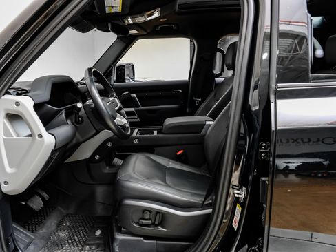 Used 2023 Land Rover Defender 110 SE image 4