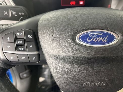 Used 2020 Ford Escape Titanium image 9