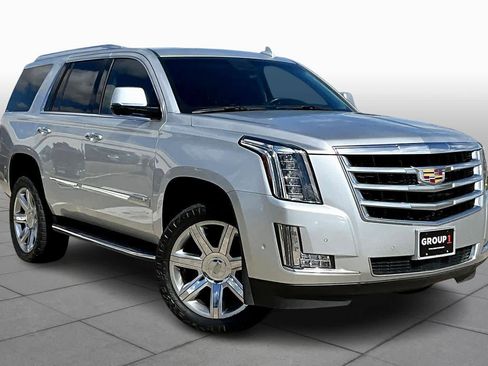 Used 2017 Cadillac Escalade Premium Luxury image 2