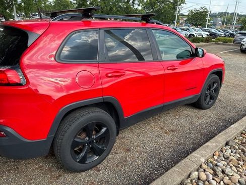 Used 2018 Jeep Cherokee Limited w/ High Altitude Package AWD/4WD image 4
