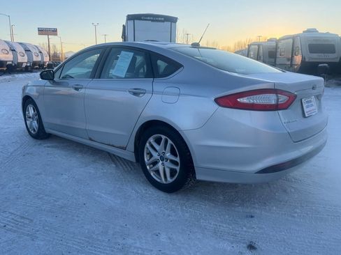 Used 2013 Ford Fusion SE image 2