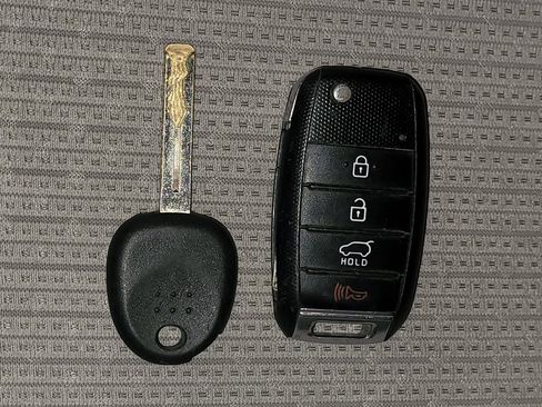 Used 2016 Kia Sedona LX FWD image 32