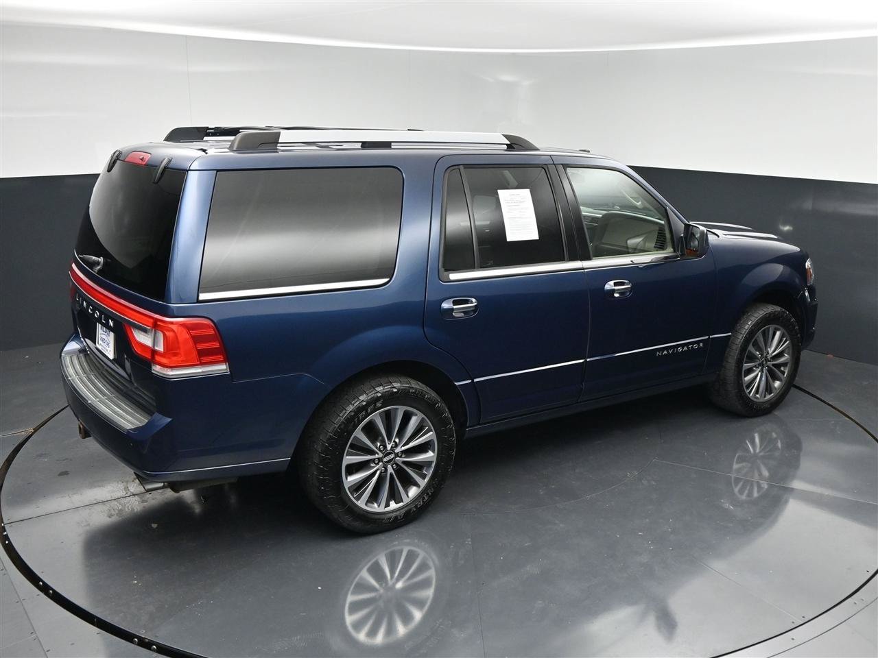 Used 2017 Lincoln Navigator Select AWD/4WD image 23