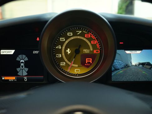 Used 2022 Ferrari F8 Tributo image 16