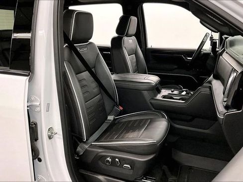 Used 2025 GMC Sierra 2500 AT4X AWD/4WD image 8