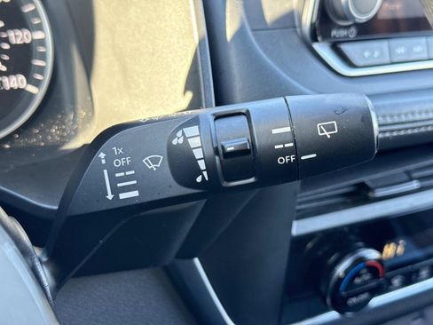 Used 2023 Nissan Rogue SV image 16