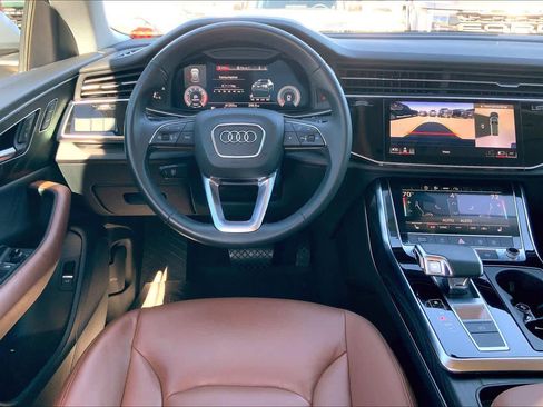 Used 2022 Audi Q8 Premium image 6