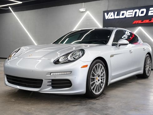 Used 2016 Porsche Panamera image 8