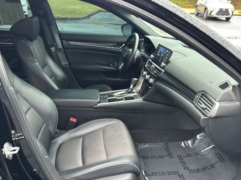 Used 2018 Honda Accord Sport image 10