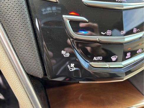 Used 2019 Cadillac XTS Luxury image 34