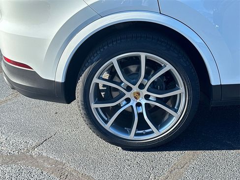 Used 2021 Porsche Cayenne Coupe image 17