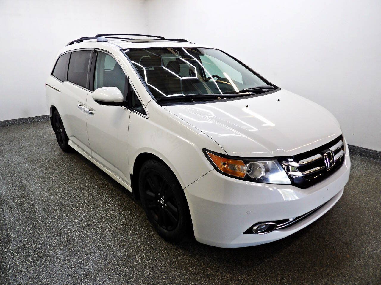 Used 2015 Honda Odyssey Touring image 3
